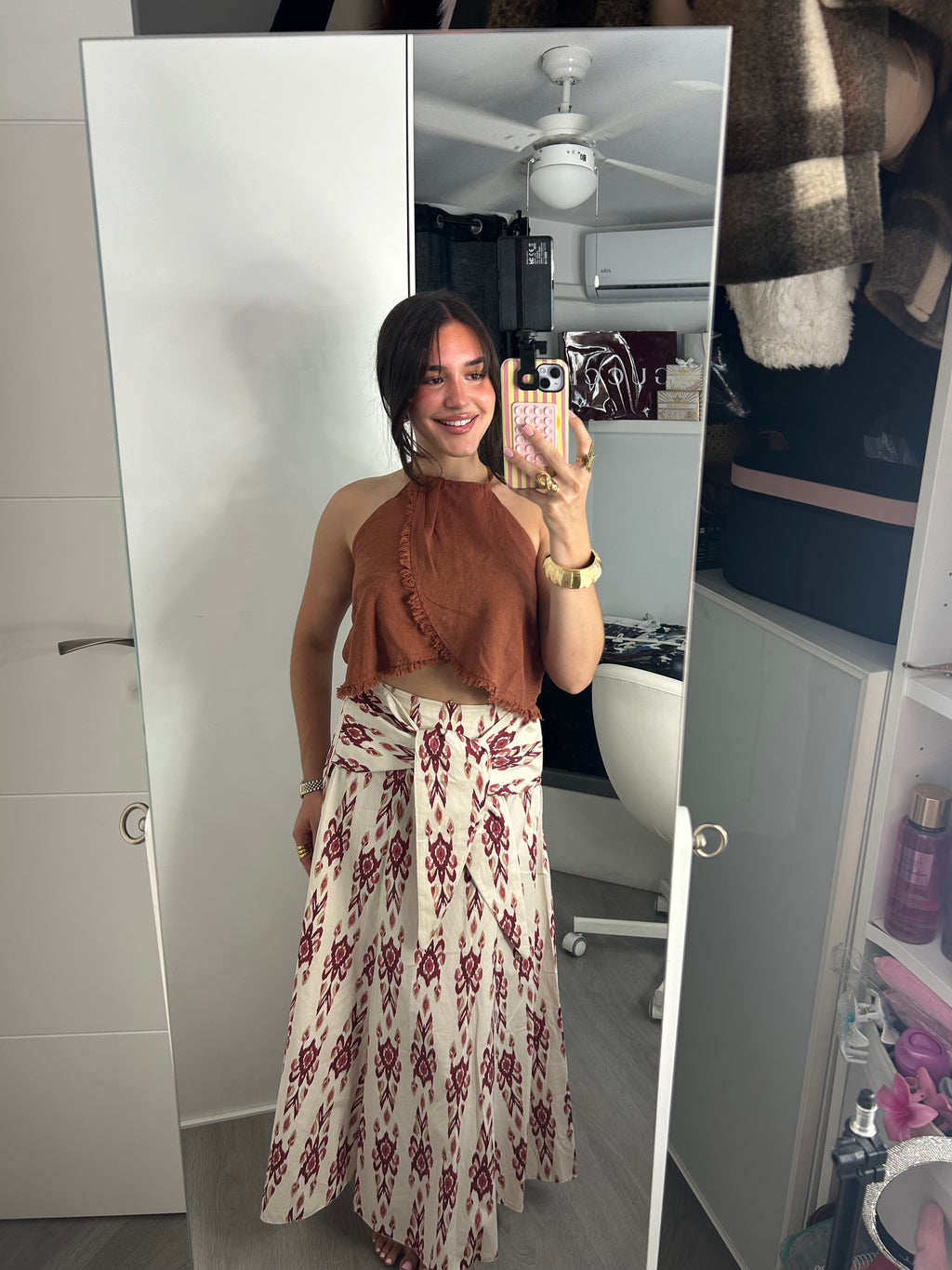 Falda modelo LAZO
