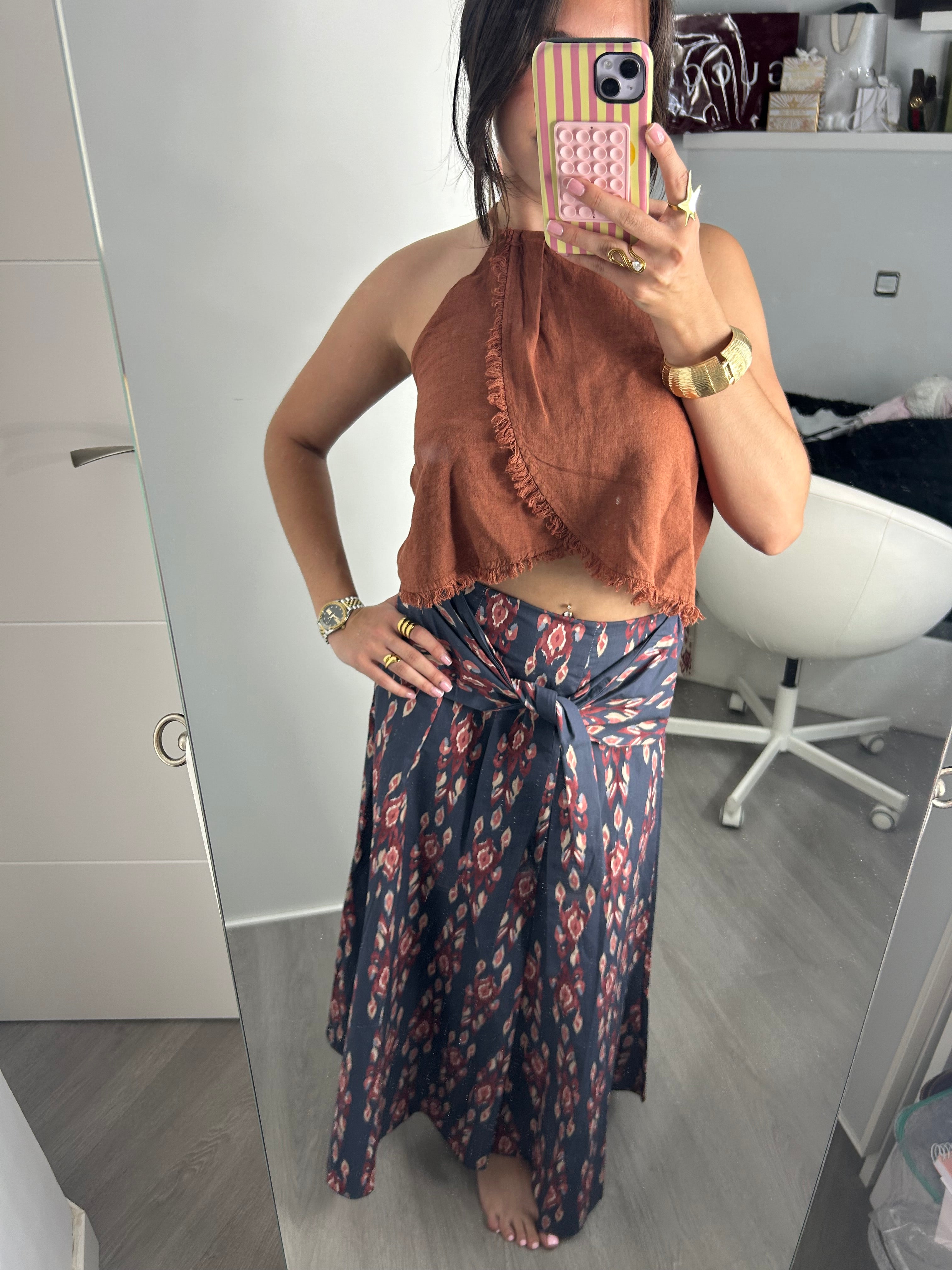 Falda modelo LAZO